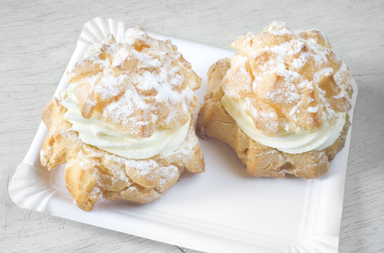 cream puffs,pastries with whipped cream