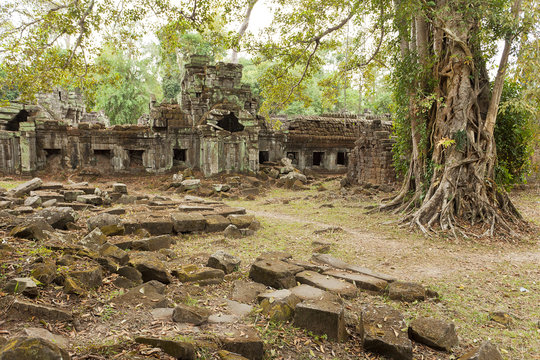 Image of temple in ruins in Cambodia