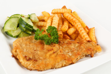 Schnitzel Wiener Art mit Pommes