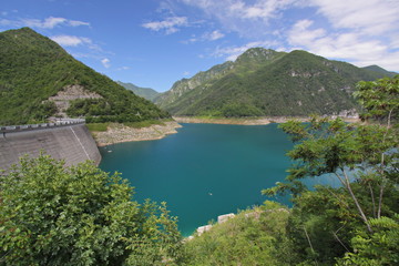 Fototapeta na wymiar Staudamm am Lago di Valvestino