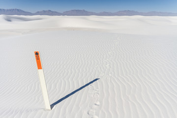 Signpost in the middle of nowhere, Alkali Flat trail, White Sands National Monument