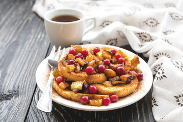 Hot french toasts with caramelized apples and coffee