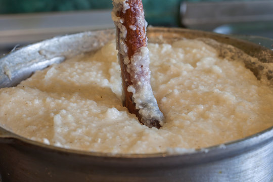 mamaliga in the cast iron pot