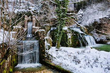 Source du Lison à Nans-sous-Sainte-Anne en hiver