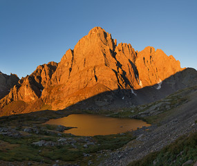 Fototapeta na wymiar Crestone Peak In Early Morning Light