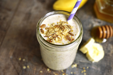 Banana smoothie with oat.