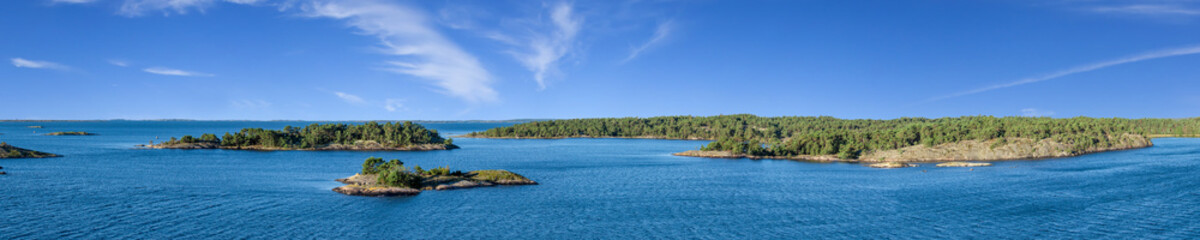 Fototapeta na wymiar Panorama of islands in Sweden.