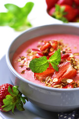 Strawberry oat smoothie in a gray bowl .