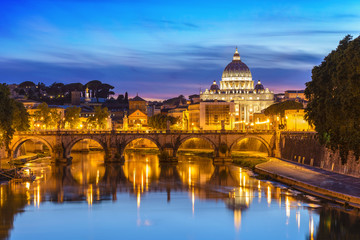 Fototapeta na wymiar Sunset at Saint Peter Basilica, Rome, Italy