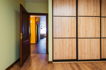 Obraz premium Interior bedrooms with wardrobes and wooden door