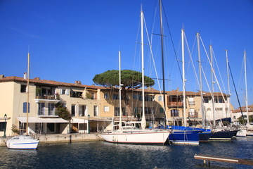 maisons et bateaux &agrave; Port Grimaud