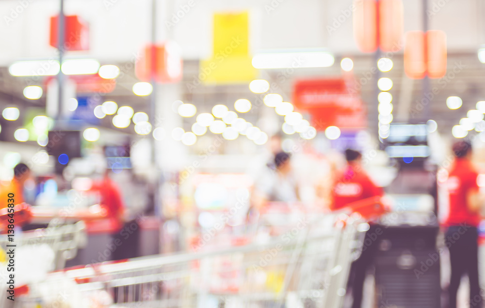 Poster Blurred background of customer shopping at supermarket store blur background with bokeh