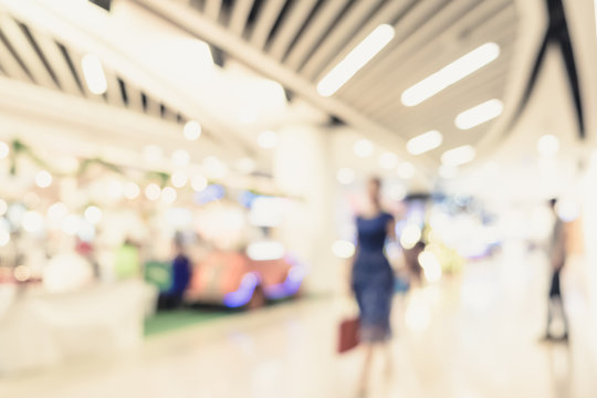 Blurred background,Customer shopping at department store with bokeh light