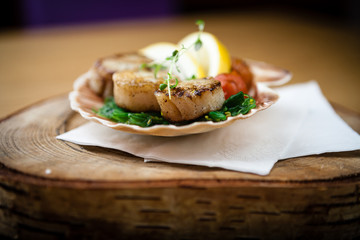 Fried scallops with vegetables