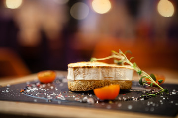 Toast with goat cheese