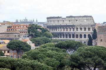 Il Colosseo e altri monumenti di Roma. Una città piena di storia. 