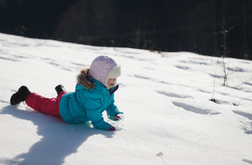 Fototapeta na wymiar Baby in snow