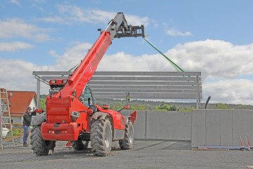 Aufrichten eines Stahldaches
