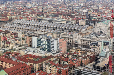 spettacolare ripresa dall'alto, della stazione Centrale di Milano