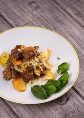 Liver with apple, spinach and onion