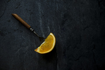 Fototapeta na wymiar bright slices oranges on the table