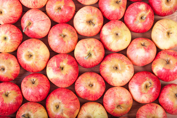 Top view of a red apples lying in rows