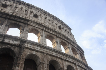 Fototapeta premium Il Colosseo e altri monumenti di Roma. Una città piena di storia. 