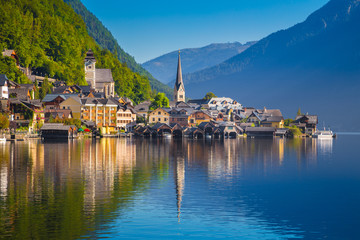 Fototapeta na wymiar Hallstatt lakeside town in summer, Salzkammergut, Austria