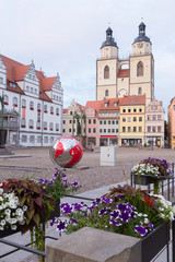 Erdkugel auf dem Rathausplatz