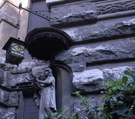 statue in rome