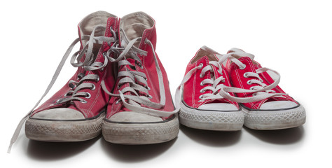 zwei paar sneakers alt und neu