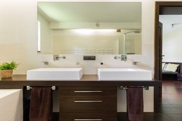 Fototapeta na wymiar Master bathroom with two sinks and mirror