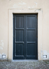 Fototapeta na wymiar Wooden Ancient Italian Door