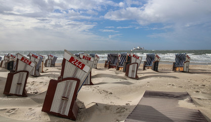 Strandpanorama mit Strandkörben auf Norderney