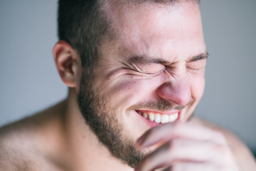 Obraz premium Portrait of young man laughing out loud