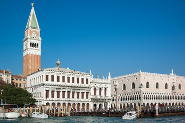 Naklejka premium Vewnedig Dogenpalast und Campanile