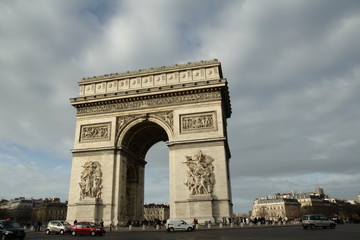 Fototapeta na wymiar Arc de triomphe et place de l'Etoile à Paris
