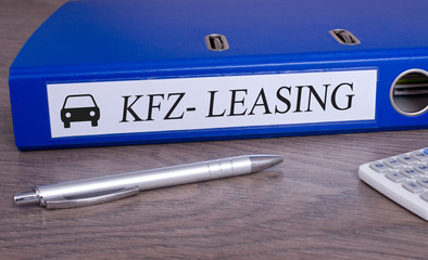 KFZ-Leasing Ordner im Büro, Auto Leasing