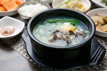gul gukbap.  Oyster Rice Soup. 