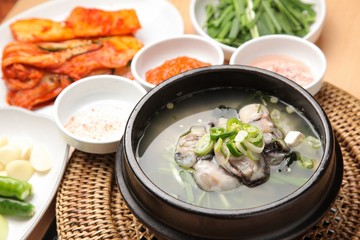 gul gukbap.  Oyster Rice Soup. 