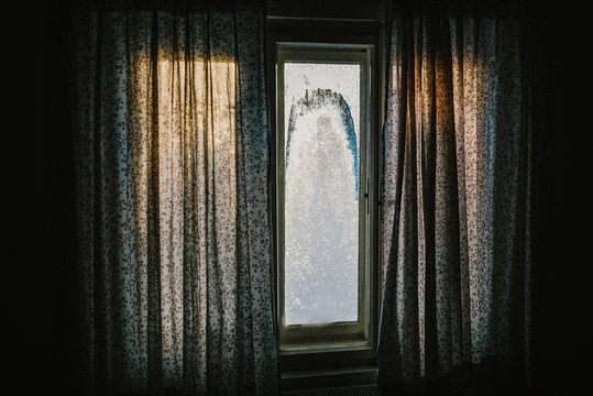 Sch&ouml;nes Morgenlicht am Fenster