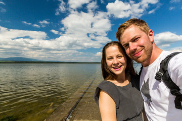 Obraz premium Couple at the Orava Barrier Lake in Slovakia