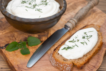Creem cheese with bread