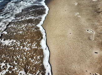 texturas de pisadas a la orilla del mar