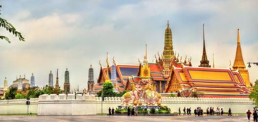 Fototapeta premium Pink Elephant Statue near Grand Palace in Bangkok, Thailand