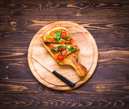 Home maid fresh pizza with tomatoes, rucola and mozzarell