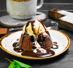 Chocolate lava cake (Molten)
