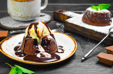 Chocolate lava cake (Molten)