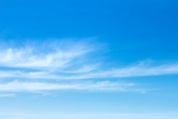 Fototapeta premium Białe chmury na niebie