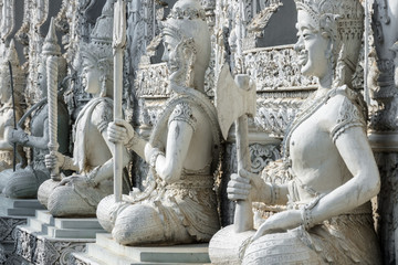 Fototapeta na wymiar Buddhistische Figuren beim Tempel in Nan, Thailand